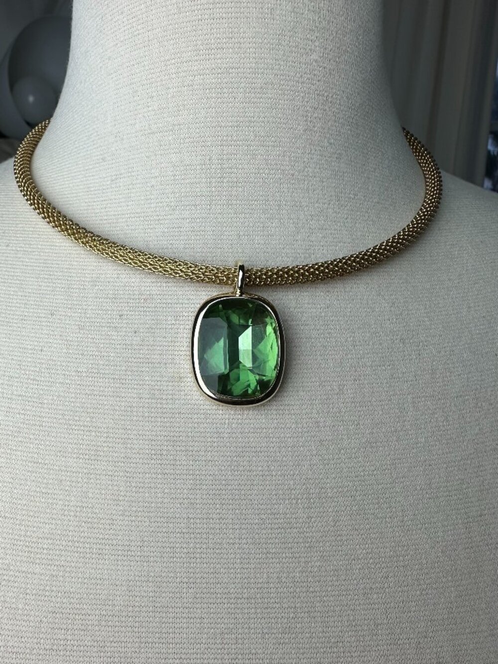 Vintage Trifari Gold Tone Mesh Choker Necklace Green Lucite Pendant 16”